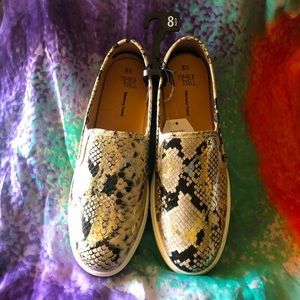 NWT New Snake animal print Slip on sneakers size 8.5 women
